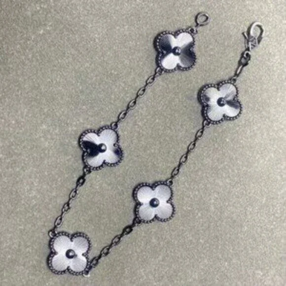 Authentic Van Cleef & Arpels Black Warrior Laser Five-Flower Bracelet